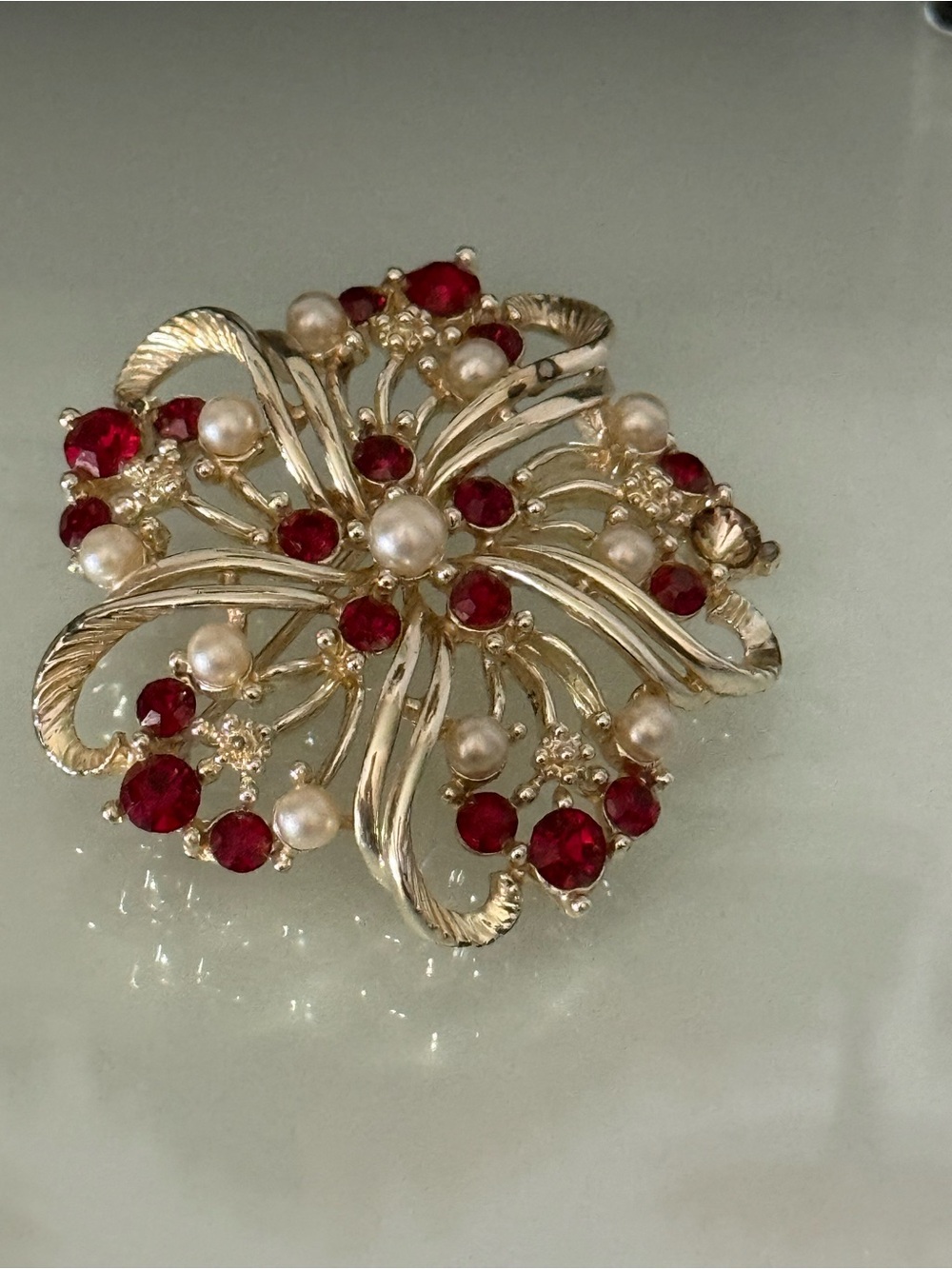 Star Vtg Gold-Tone Floral Brooch with Red Crystals and Pearls